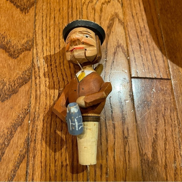 Vintage carved wood bottle topper cork beer drinker man animated w/string - Picture 1 of 8